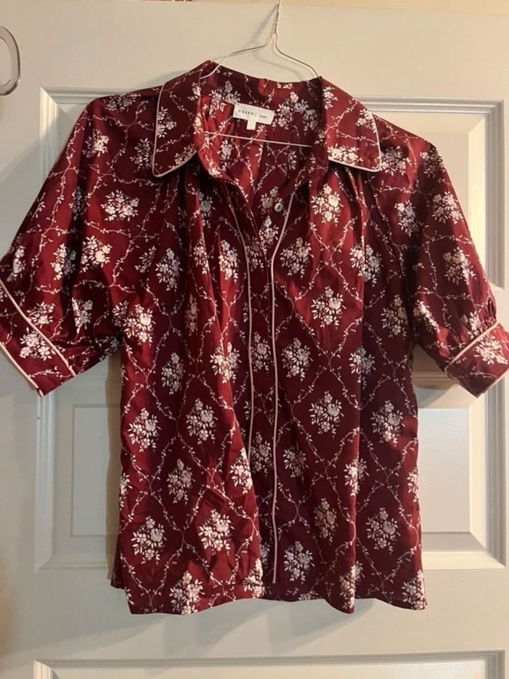 entro Burgundy Floral Short-Sleeve Button-Down Shirt with White Piping